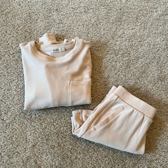 Barefoot Dreams Malibu Brushed Fleece Pajamas - Picture 4 of 12